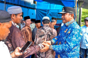 Pj Gubernur Sulbar Serah Terima Bantuan Rahabilitasi Rumah Korban Bencana di Desa Sondoang