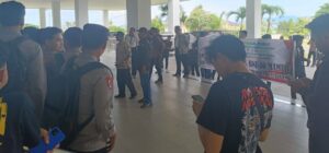 Aksi Unjuk Rasa di Berbagai Tempat, Polresta Mamuju Perketat Pengamanan Meskipun Sibuk gelar Operasi Lilin
