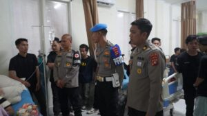 Polda Sulbar Bantu Biaya Pengobatan Mahasiswa Korban Bentrok