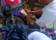 BPKPD Sulbar Ajak ASN Jadi Teladan Lewat Aksi Tempel Stiker Pajak Kendaraan