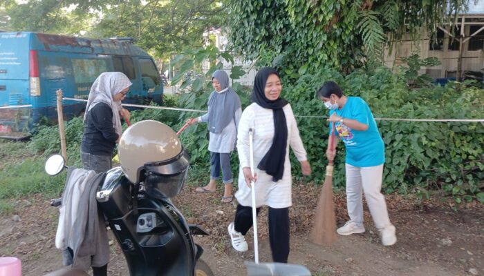 Bertajuk Jumat Bersih dan Olahraga Bersama, Dinas Kominfo Sulbar Bangun Budaya Gotong Royong di Lingkungan Kerja