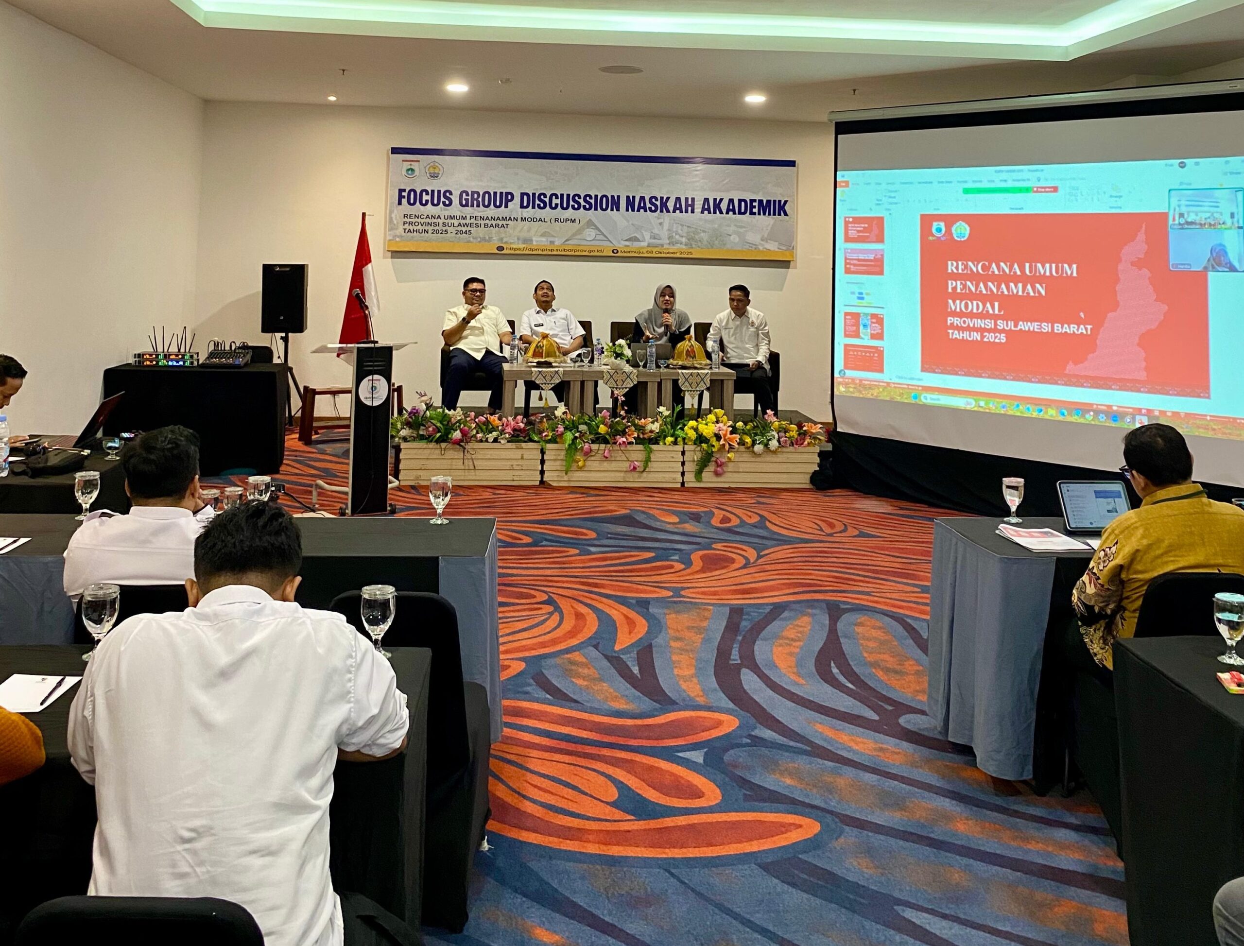 Penyusunan Naskah Akademik Rencana Umum Penanaman Modal Provinsi (RUPMP) Sulbar Tahun 2025-2045, bertempat di Maleo Town Square Mamuju, Rabu (8/10/2025)