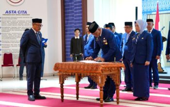 Gubernur SDK Lantik Pejabat Eselon II, Murdanil Siap Kawal Kebijakan Pemkesra