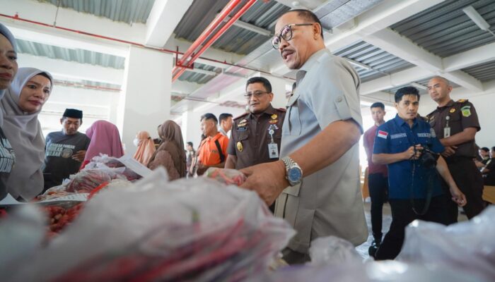 Gubernur Suhardi Duka Apresiasi Kejati Sulbar atas Inisiatif Pasar Murah untuk Masyarakat