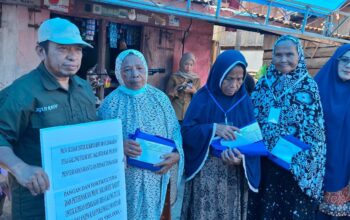 Dinas TPHP Sulbar Berikan Bantuan Rp30,58 Juta kepada Korban Kebakaran di Galung Tulu