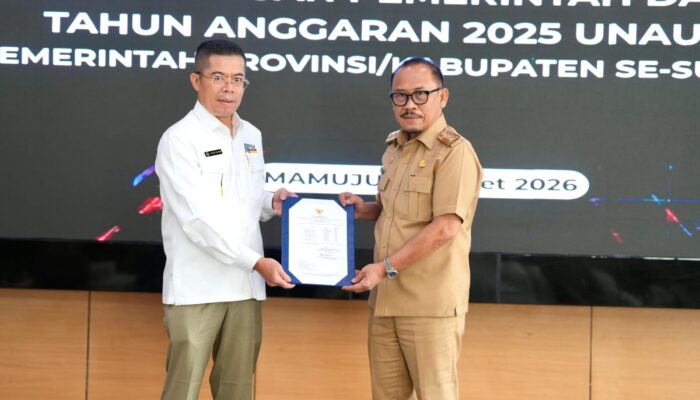 Gubernur Suhardi Duka Serahkan LKPD Unaudited, BPK Sulbar Apresiasi Kepatuhan Waktu