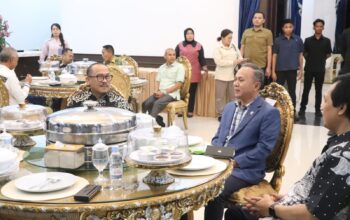 Gubernur Suhardi Duka Jelaskan Keberagaman dan Ekonomi Sulbar dalam Pertemuan dengan Wamen HAM