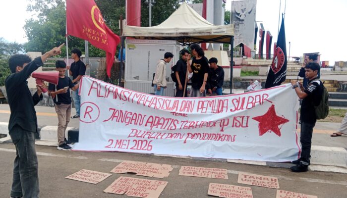 Mahasiswa dan Pemuda Sulbar Tuntut Keadilan Buruh dan Pendidikan Melalui Aksi Damai
