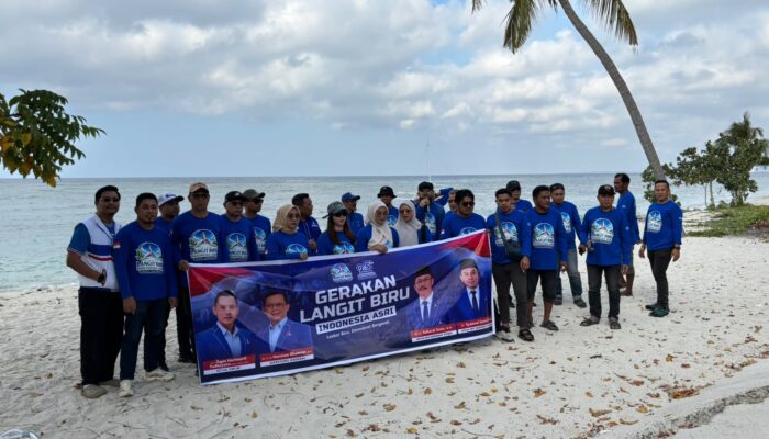 Gerakan Langit Biru Indonesia Asri, Demokrat Polman Bersihkan Pantai Palippis dan Layani Kesehatan Warga