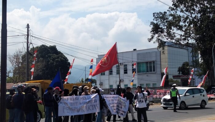 Dugaan Pencairan Fiktif PNM Mekaar Bergulir, Korban Geruduk DPRD Polman