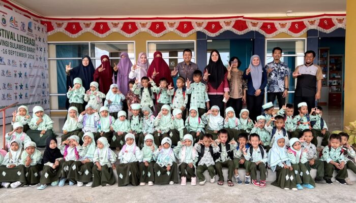 Kenalkan Perpustakaan Sejak Dini, Puluhan Siswa TK Kunjungi Perpusip Sulbar