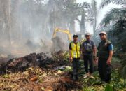TRC BPBD Sulbar dan Tim Gabungan Tangani Karhutla di Buana Sakti Tommo
